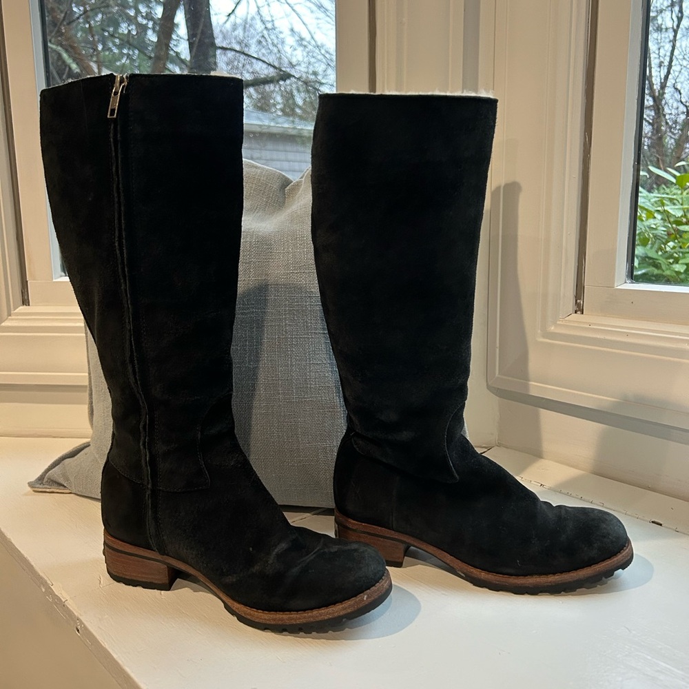 UGGS Black Suede Knee-High Design and Low Stacked Heel with Shearling Liner